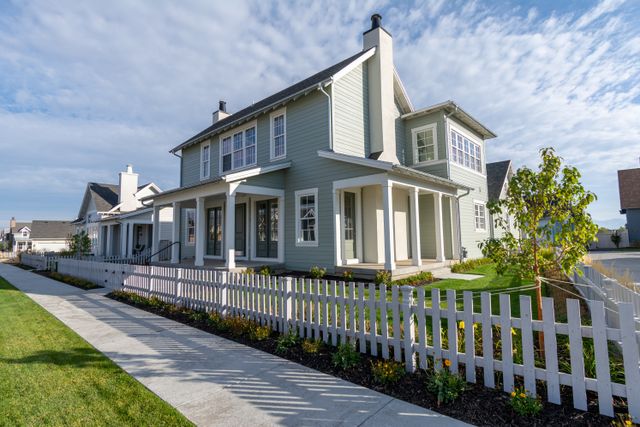 a%20suburban%20home%20with%20white%20fencing a%20suburban%20home%20with%20white%20fencing